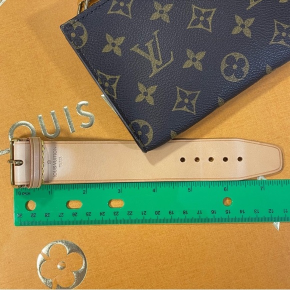 Louis Vuitton Poignet as a Bracelet - Picture 16 of 16